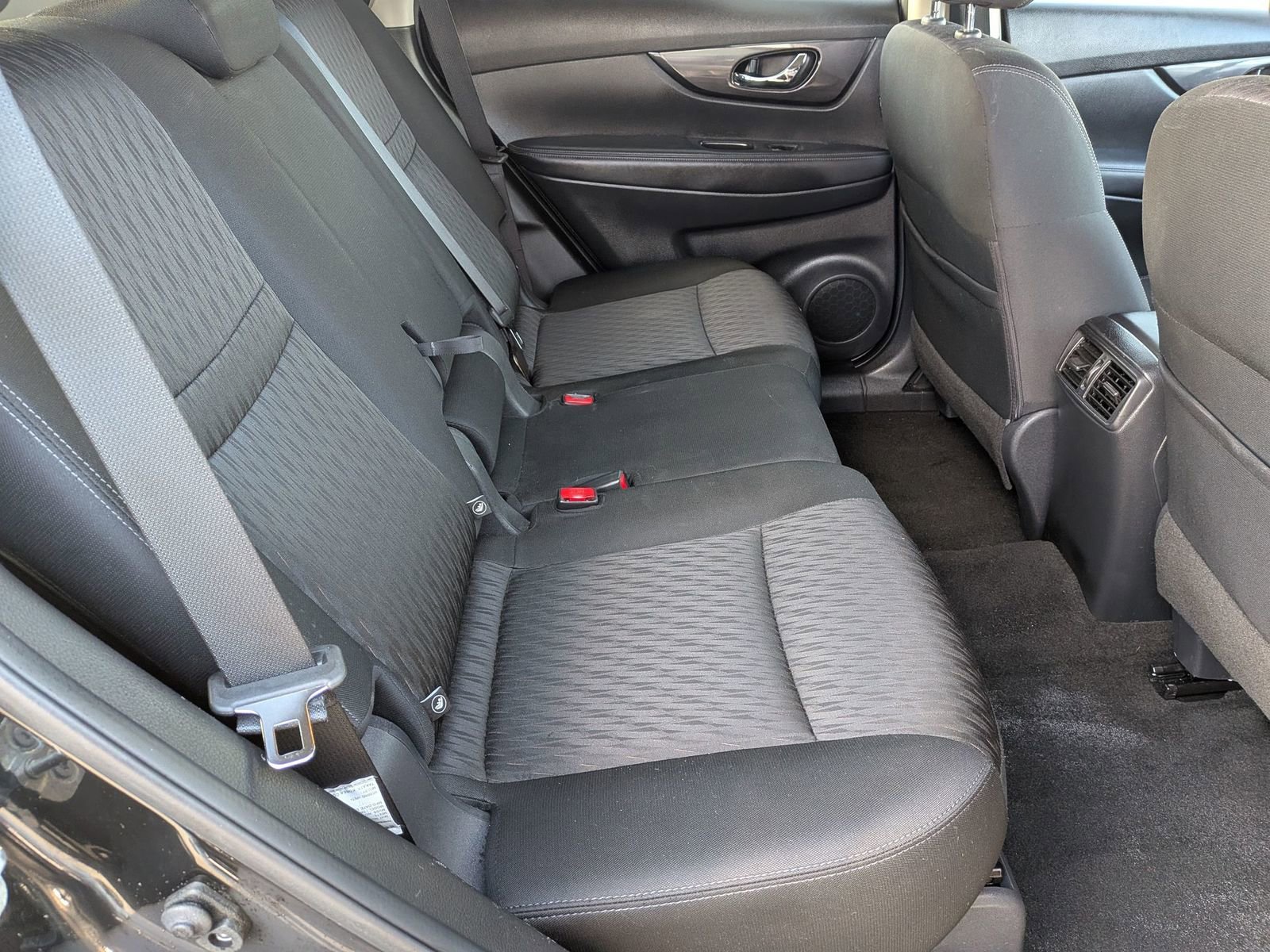 Certified 2018 Nissan Rogue SV image 20