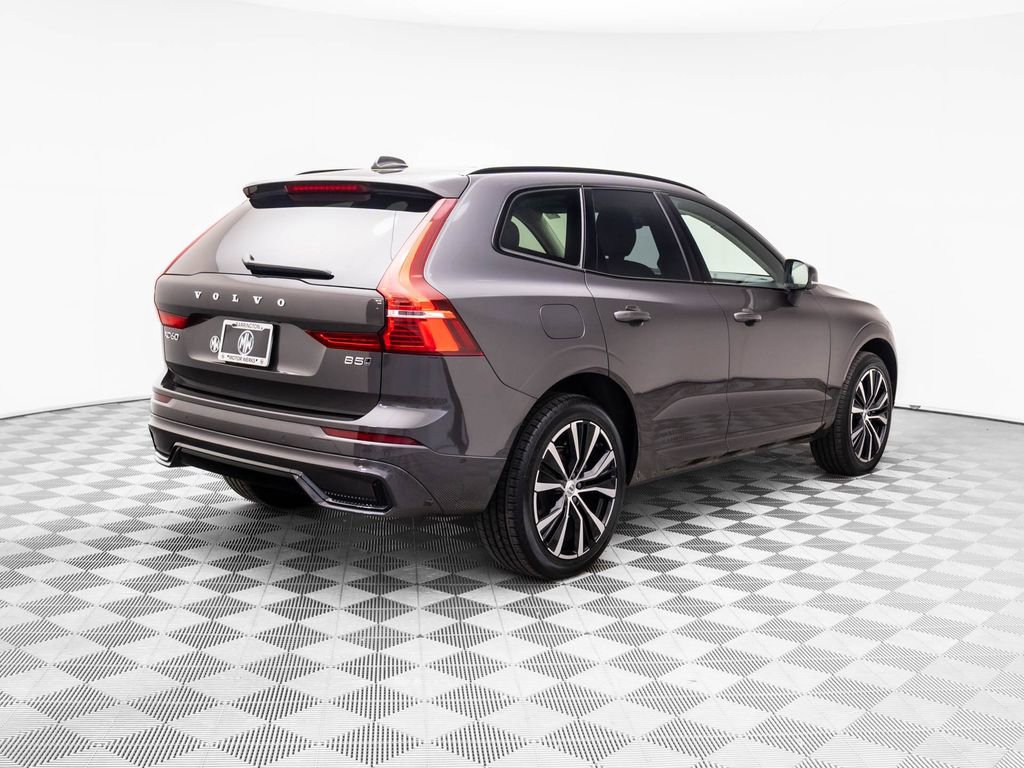 Used 2025 Volvo XC60 B5 Plus image 5