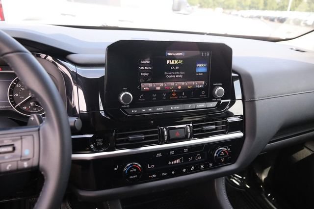 Certified 2025 Nissan Pathfinder SV w/ SV Premium Package FWD image 18