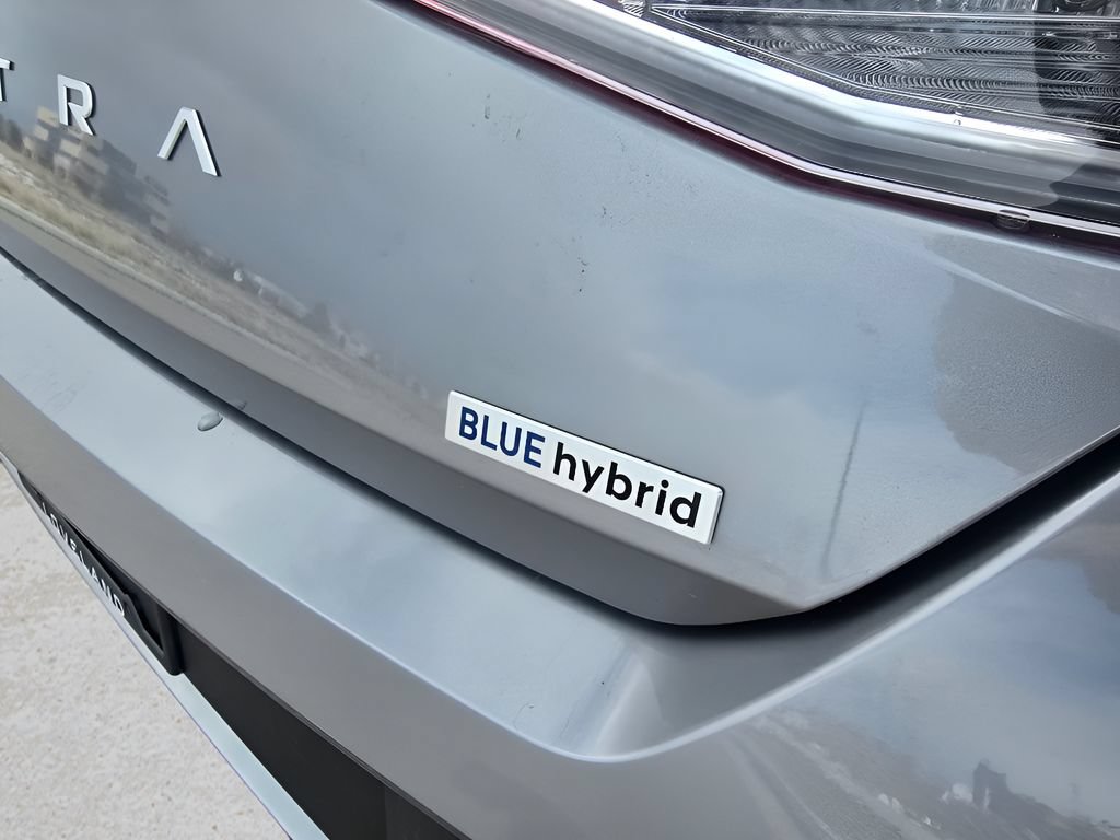 Used 2026 Hyundai Elantra Hybrid FWD image 12