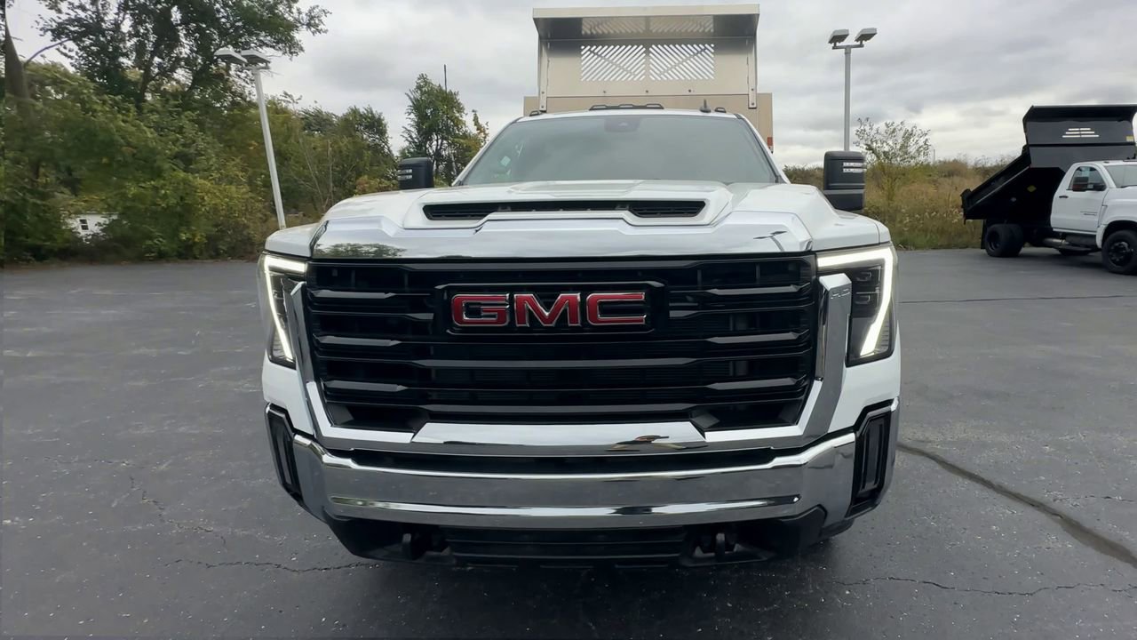 New 2025 GMC Sierra 3500 Pro w/ Convenience Package image 3
