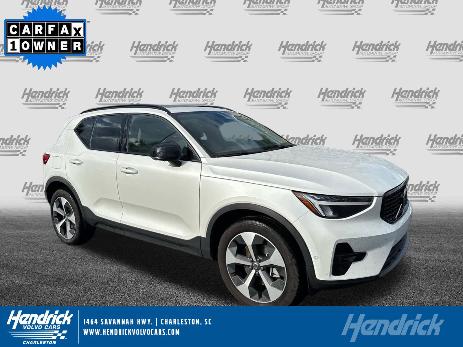 Certified 2025 Volvo XC40 B5 Plus AWD/4WD image 1