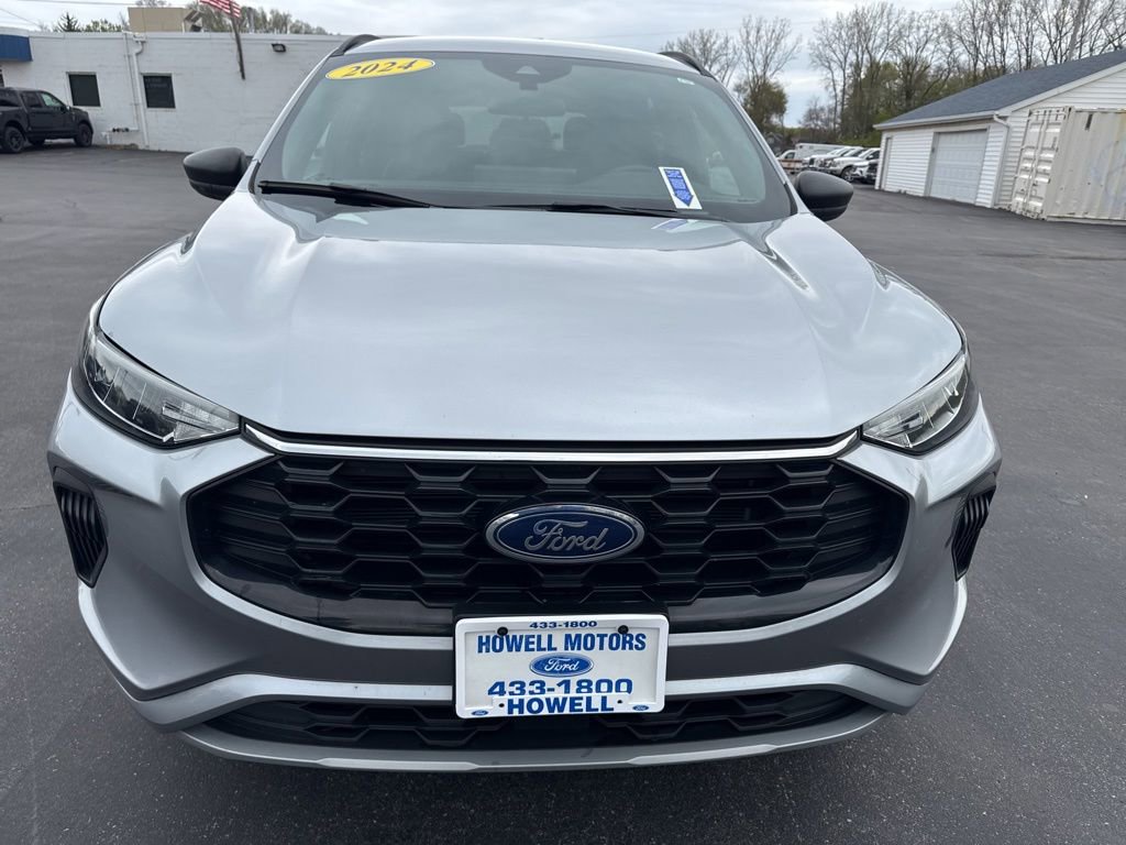 Used 2024 Ford Escape ST-Line w/ Tech Pack #1 AWD/4WD image 2