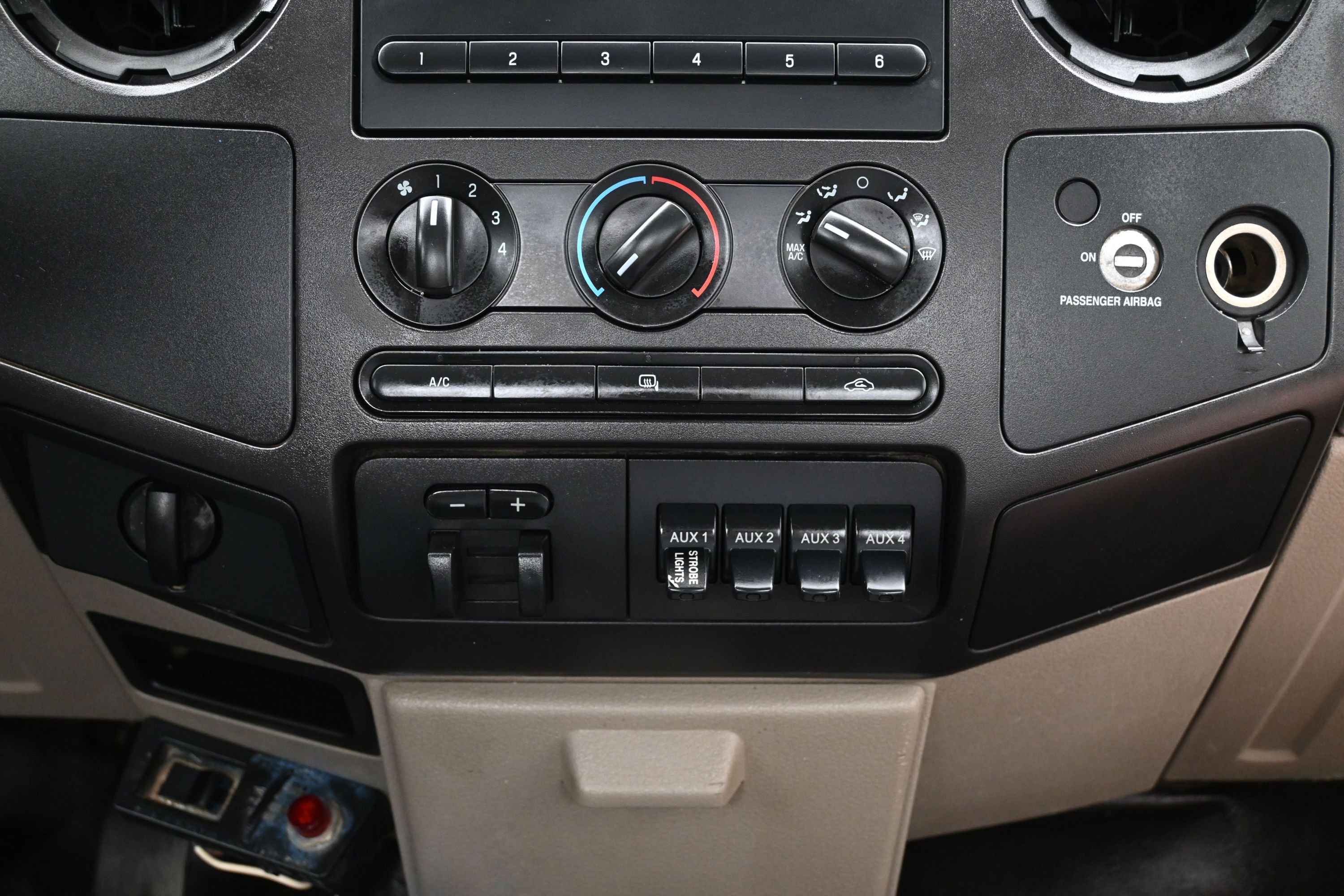 Used 2009 Ford F550 2WD Regular Cab Super Duty image 24