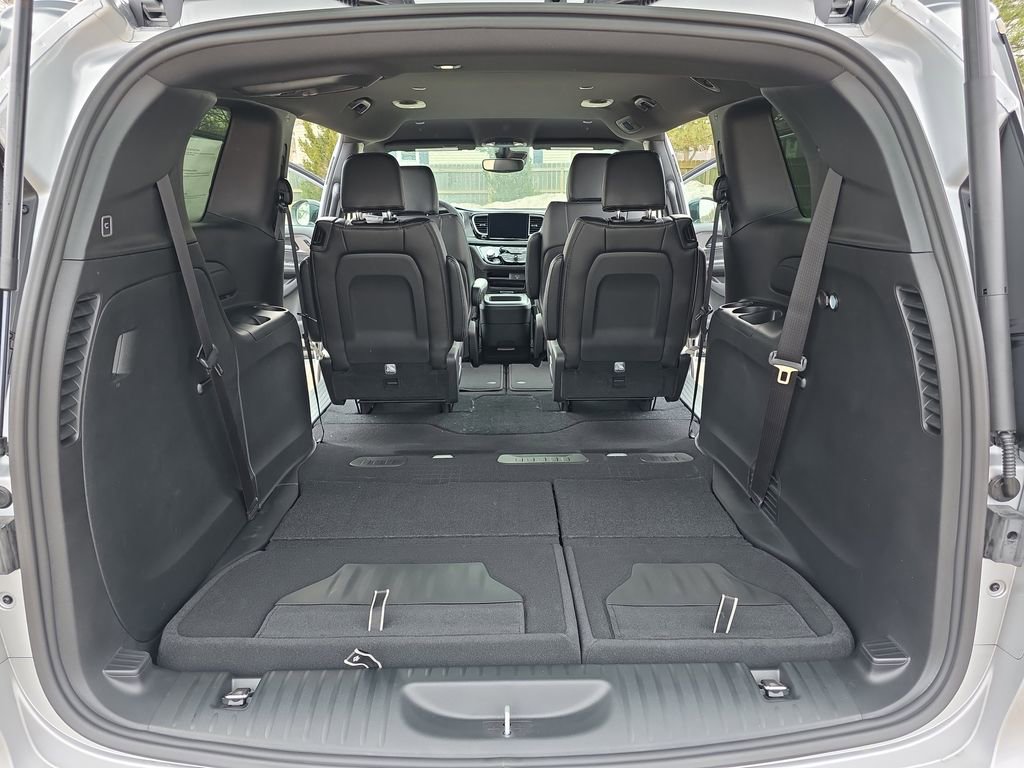 New 2026 Chrysler Pacifica Select image 14