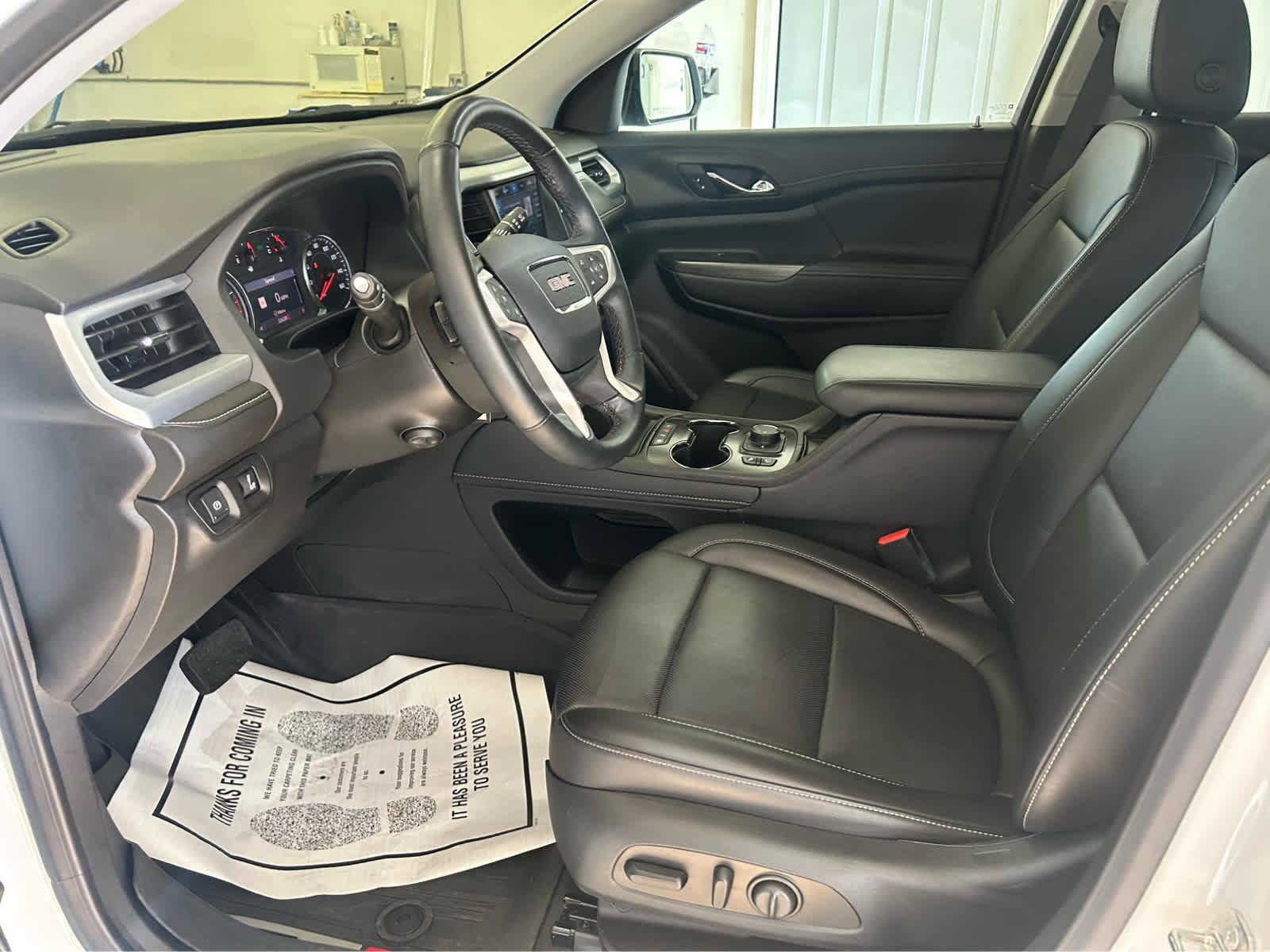 Used 2023 GMC Acadia SLT w/ Elevation Edition image 7