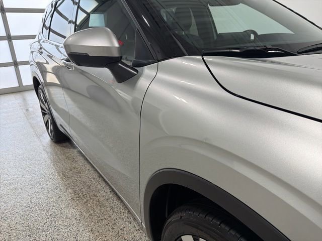 Used 2025 Mitsubishi Outlander SEL image 35