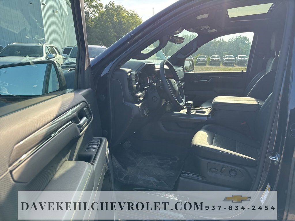 Used 2023 Chevrolet Silverado 1500 ZR2 image 10