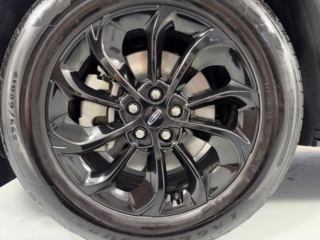Used 2025 Lincoln Nautilus Premier AWD/4WD image 9