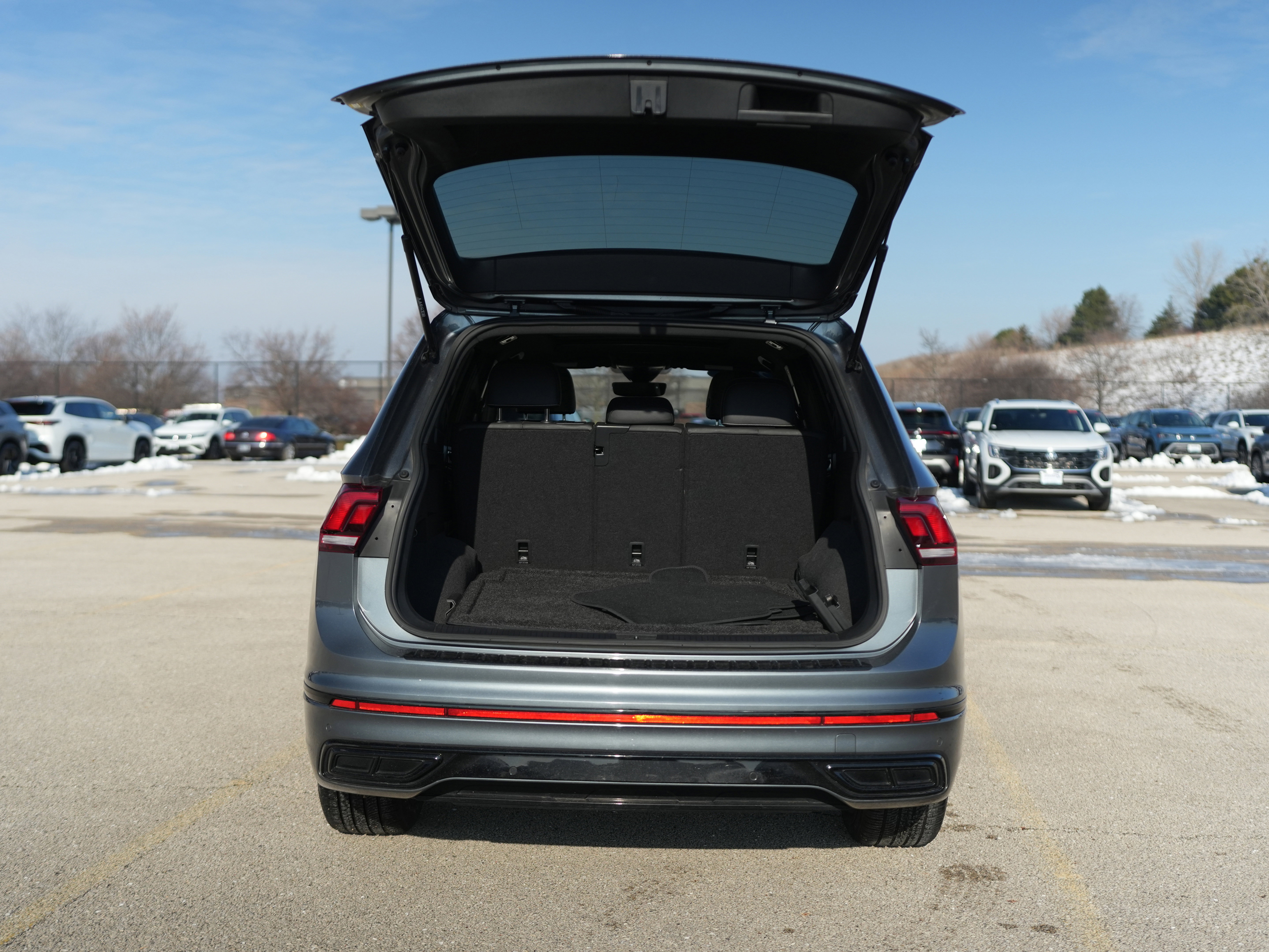 Used 2023 Volkswagen Tiguan SE R-Line image 7