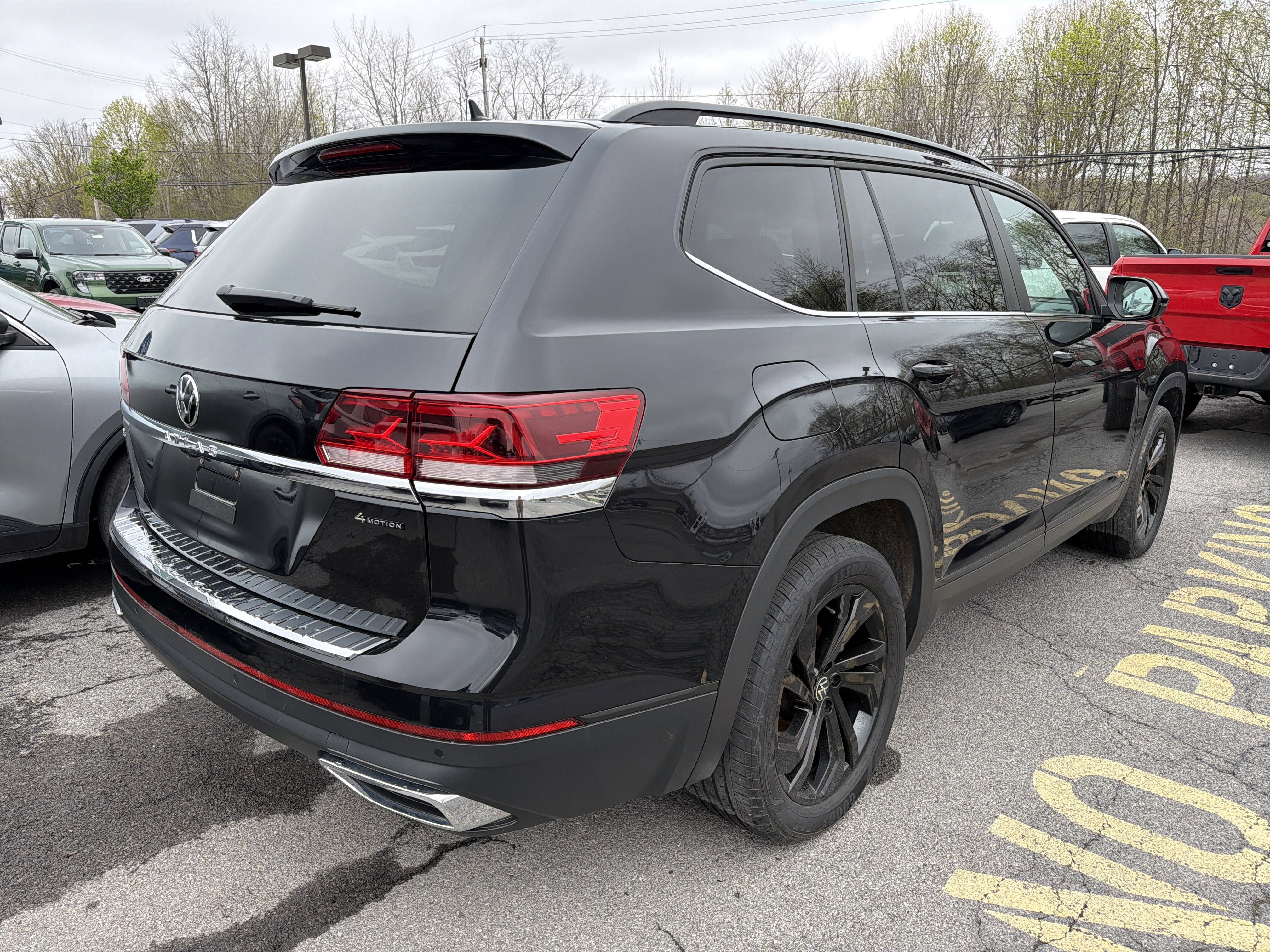 Used 2023 Volkswagen Atlas SE w/ Black Wheel Package AWD/4WD image 7