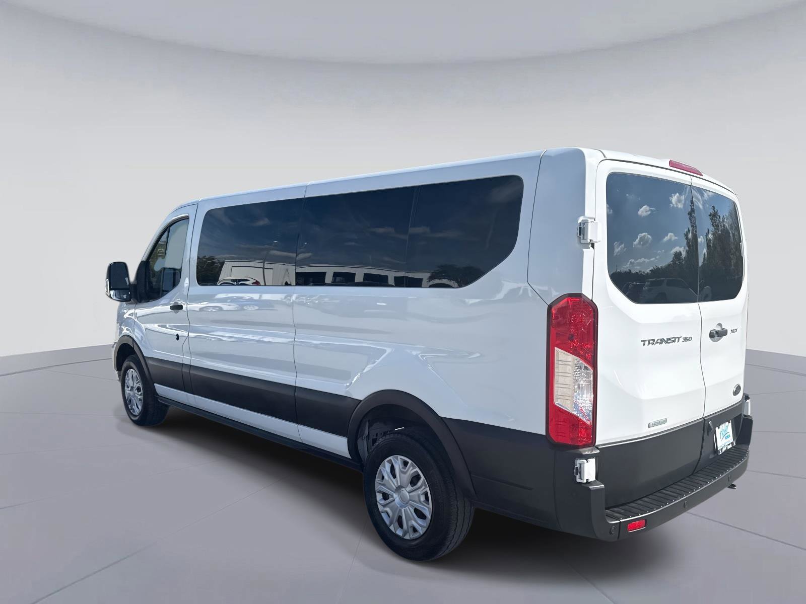Used 2023 Ford Transit 350 XLT image 6