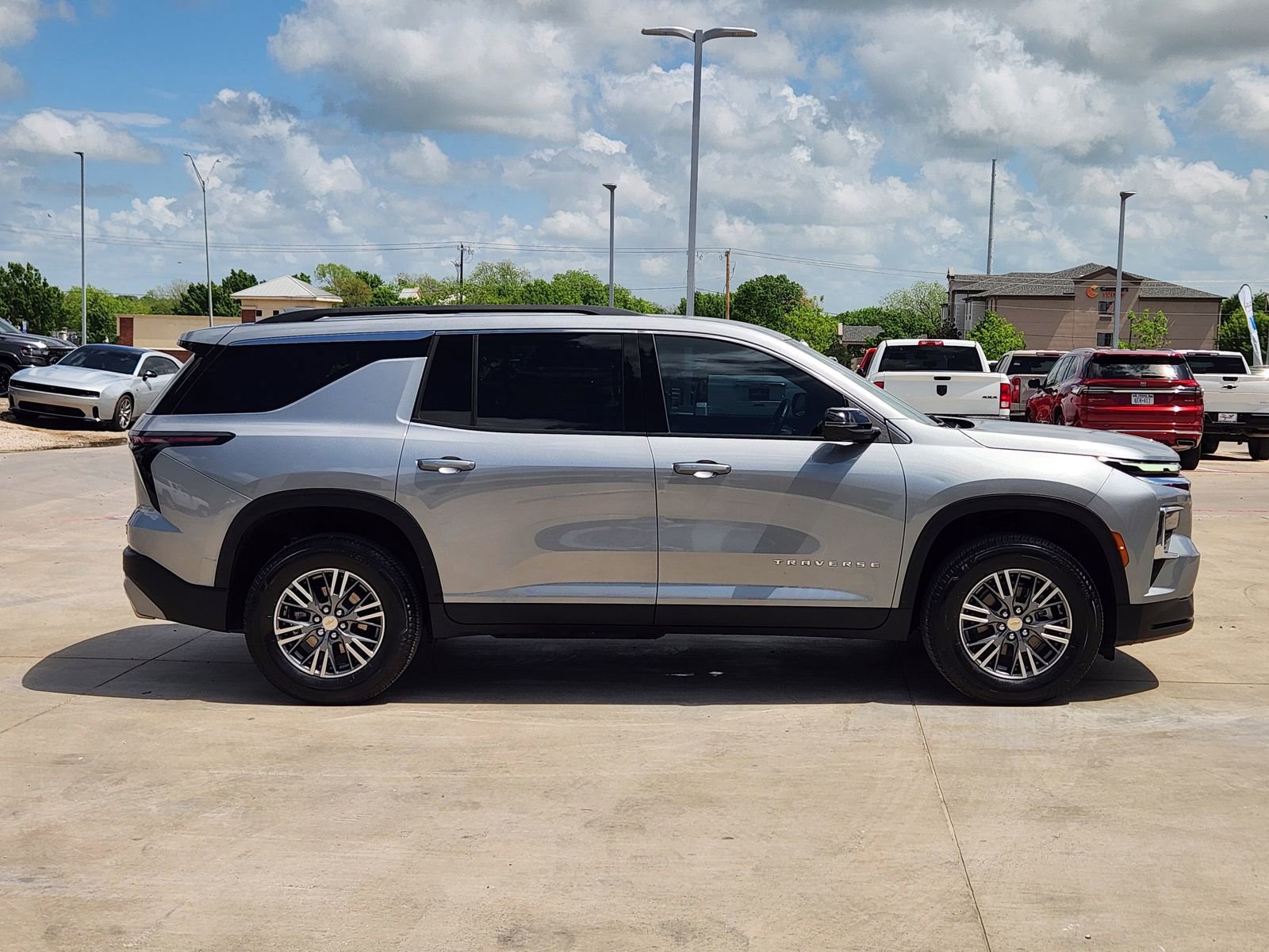 Used 2024 Chevrolet Traverse LT image 7