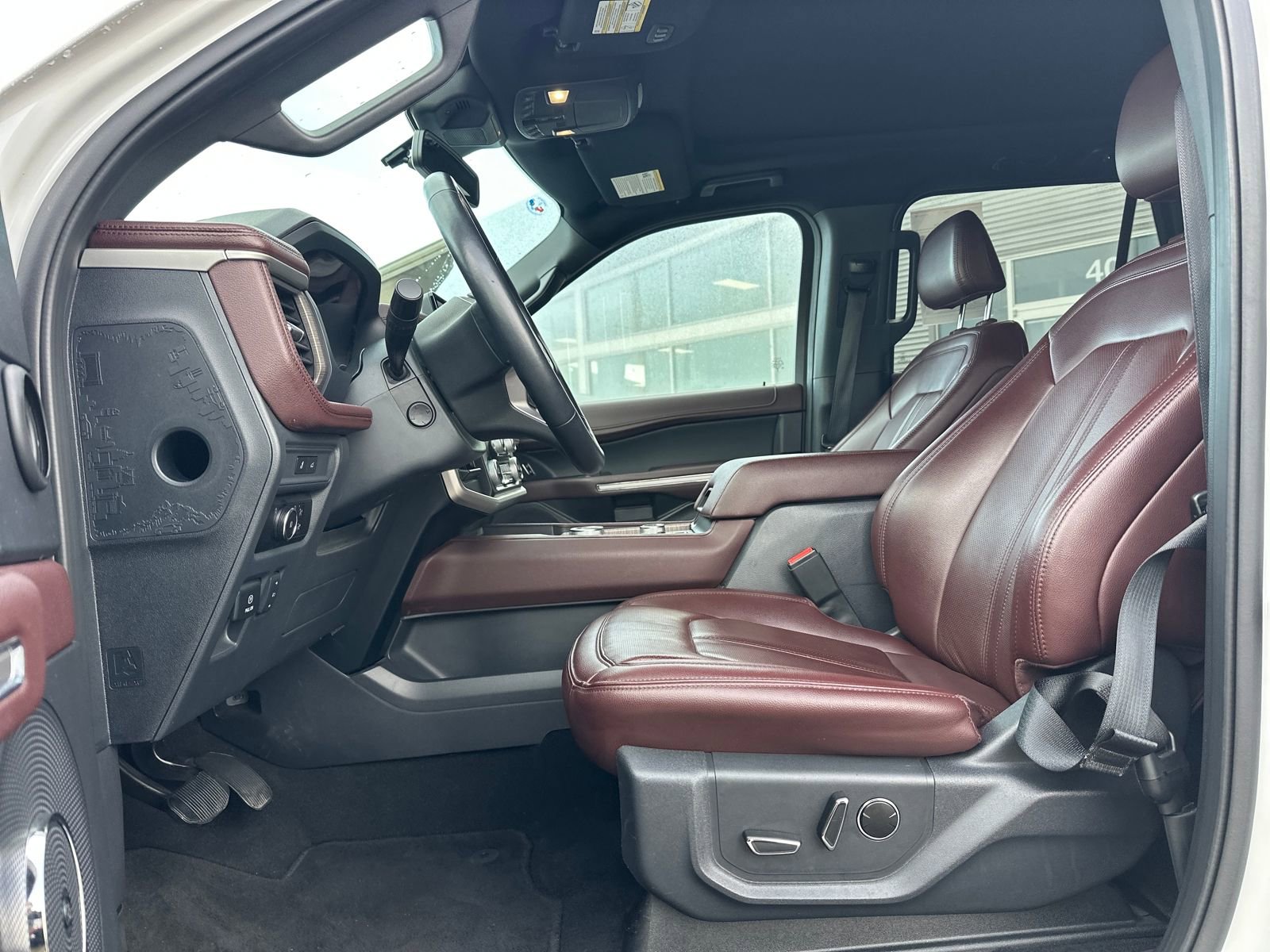 Used 2024 Ford Expedition Limited image 10