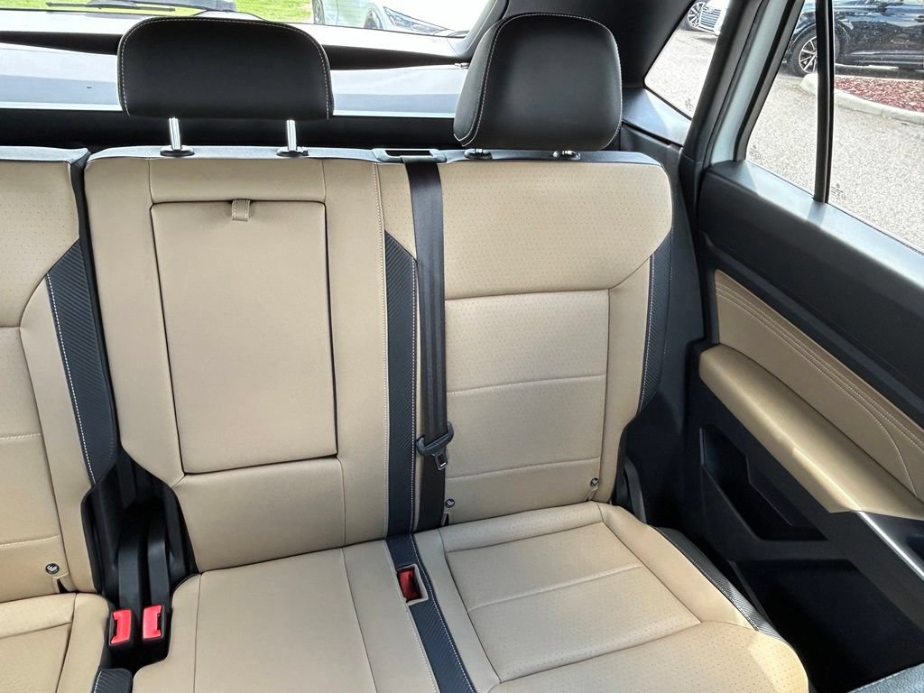Used 2021 Volkswagen Atlas Cross Sport SE w/ Panoramic Sunroof Package FWD image 14