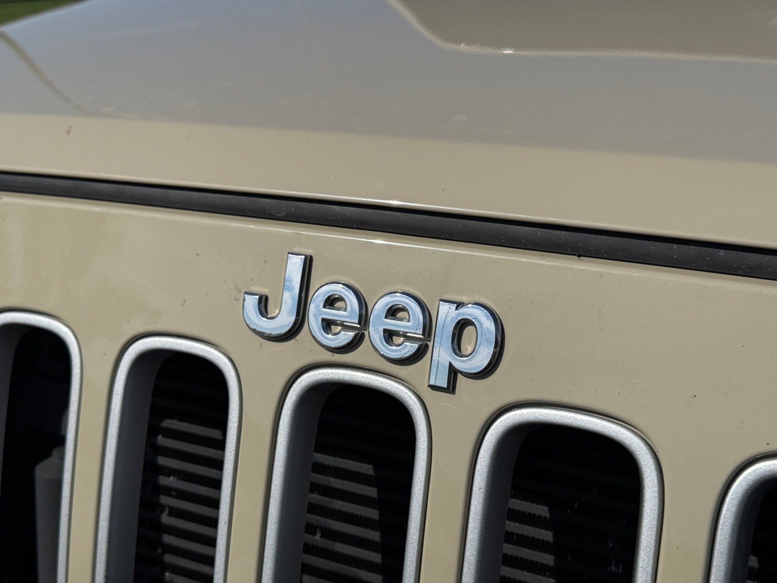 Used 2018 Jeep Wrangler Unlimited Sahara w/ Connectivity Group AWD/4WD image 22