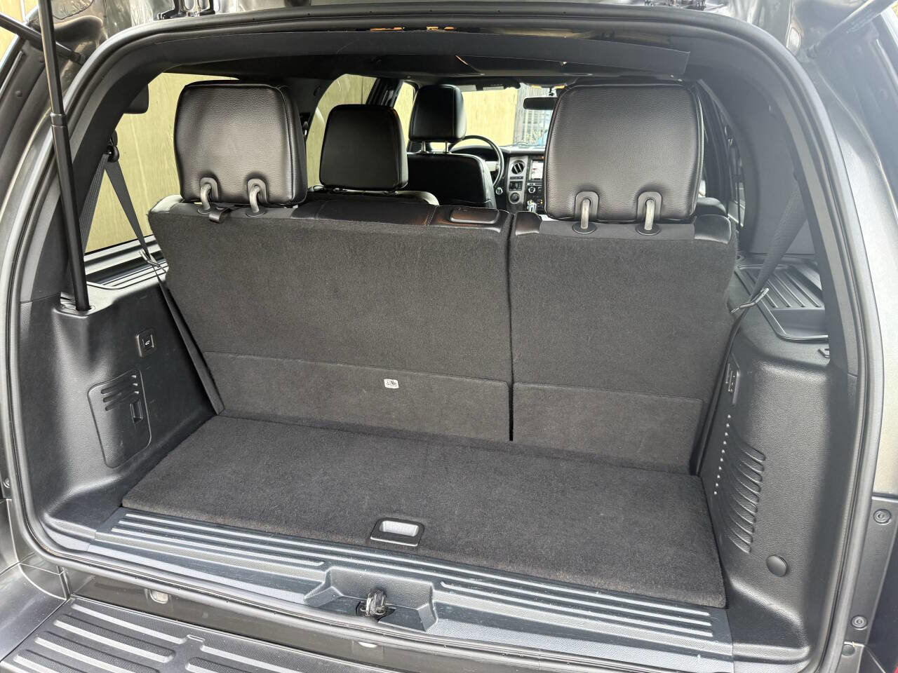 Used 2015 Ford Expedition Limited w/ Equipment Group 301A image 32