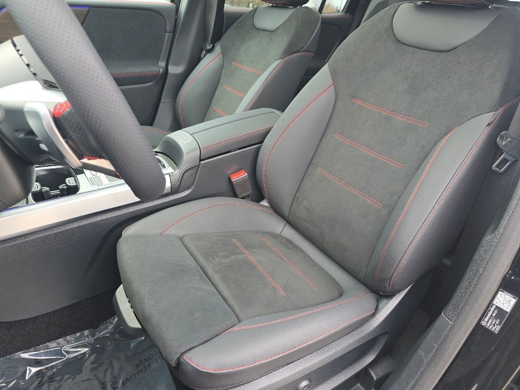 New 2026 Mercedes-Benz GLB 250 4MATIC image 21