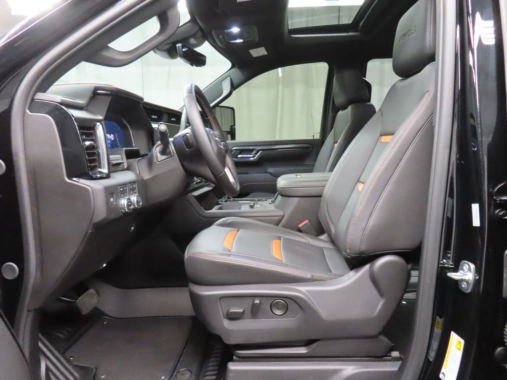 Used 2025 GMC Sierra 2500 AT4 image 9