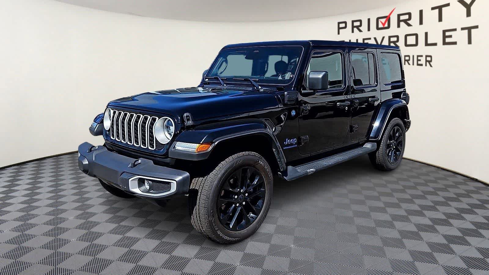 Used 2025 Jeep Wrangler Unlimited Sahara AWD/4WD image 4
