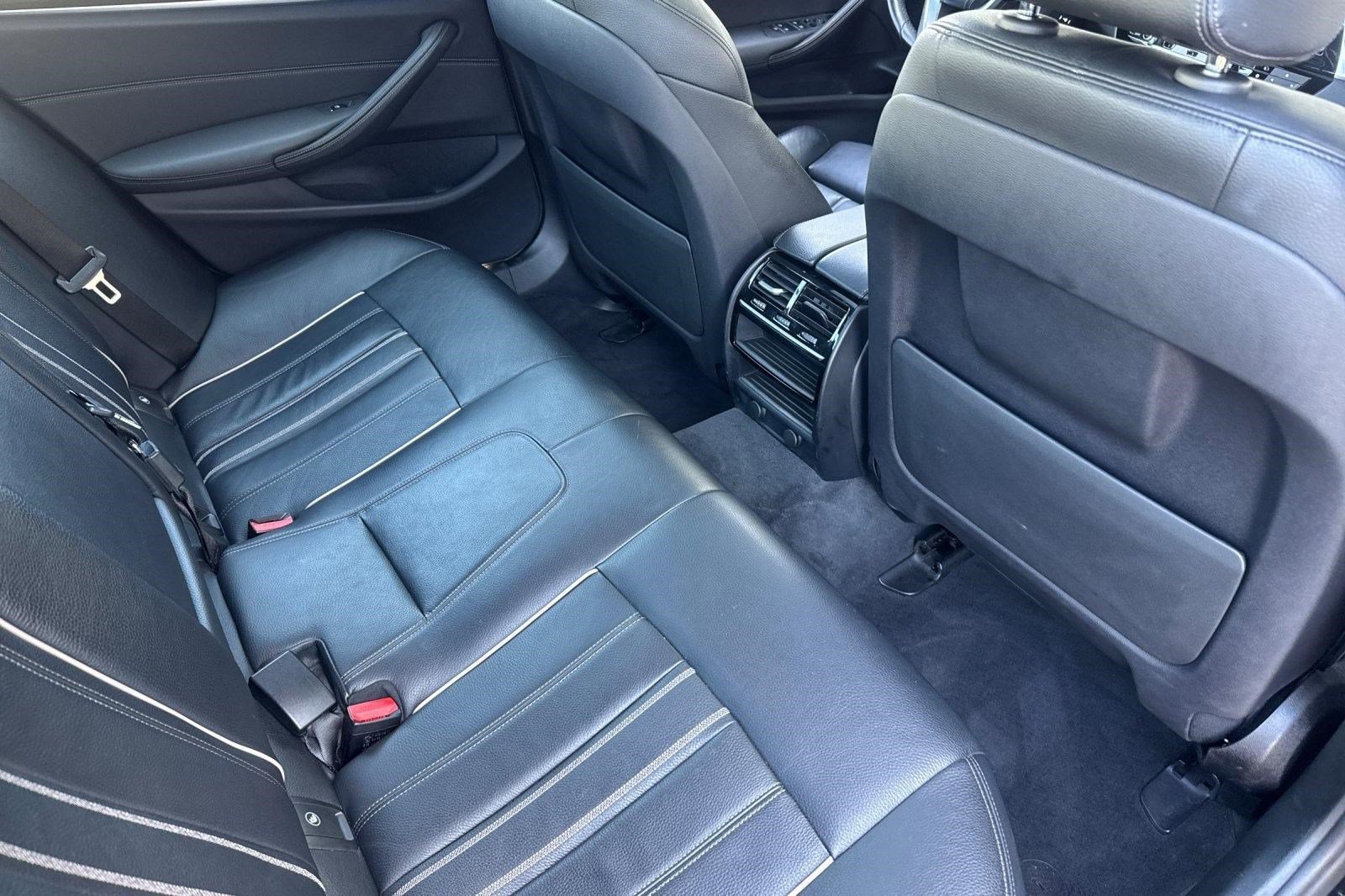 Used 2019 BMW 530e RWD image 31
