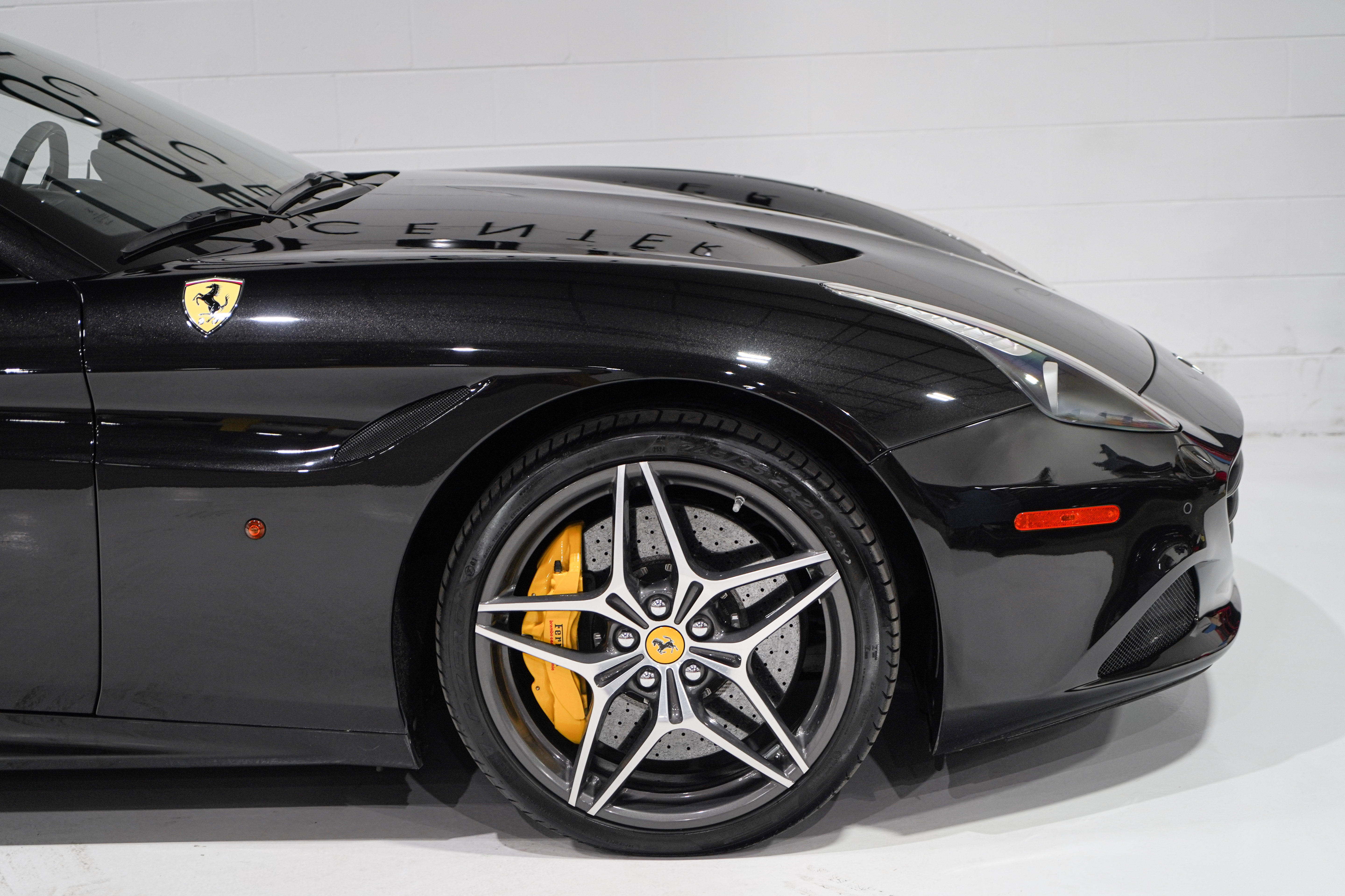Used 2016 Ferrari California T RWD image 24