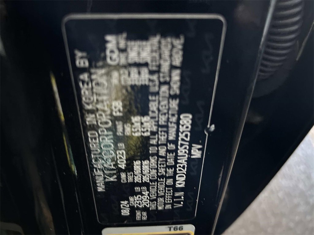 Used 2025 Kia Soul LX w/ LX Technology Package image 32