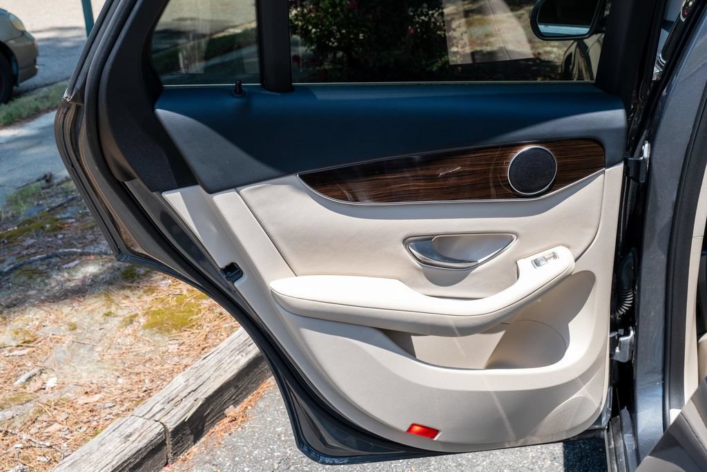 Used 2019 Mercedes-Benz GLC 300 image 18