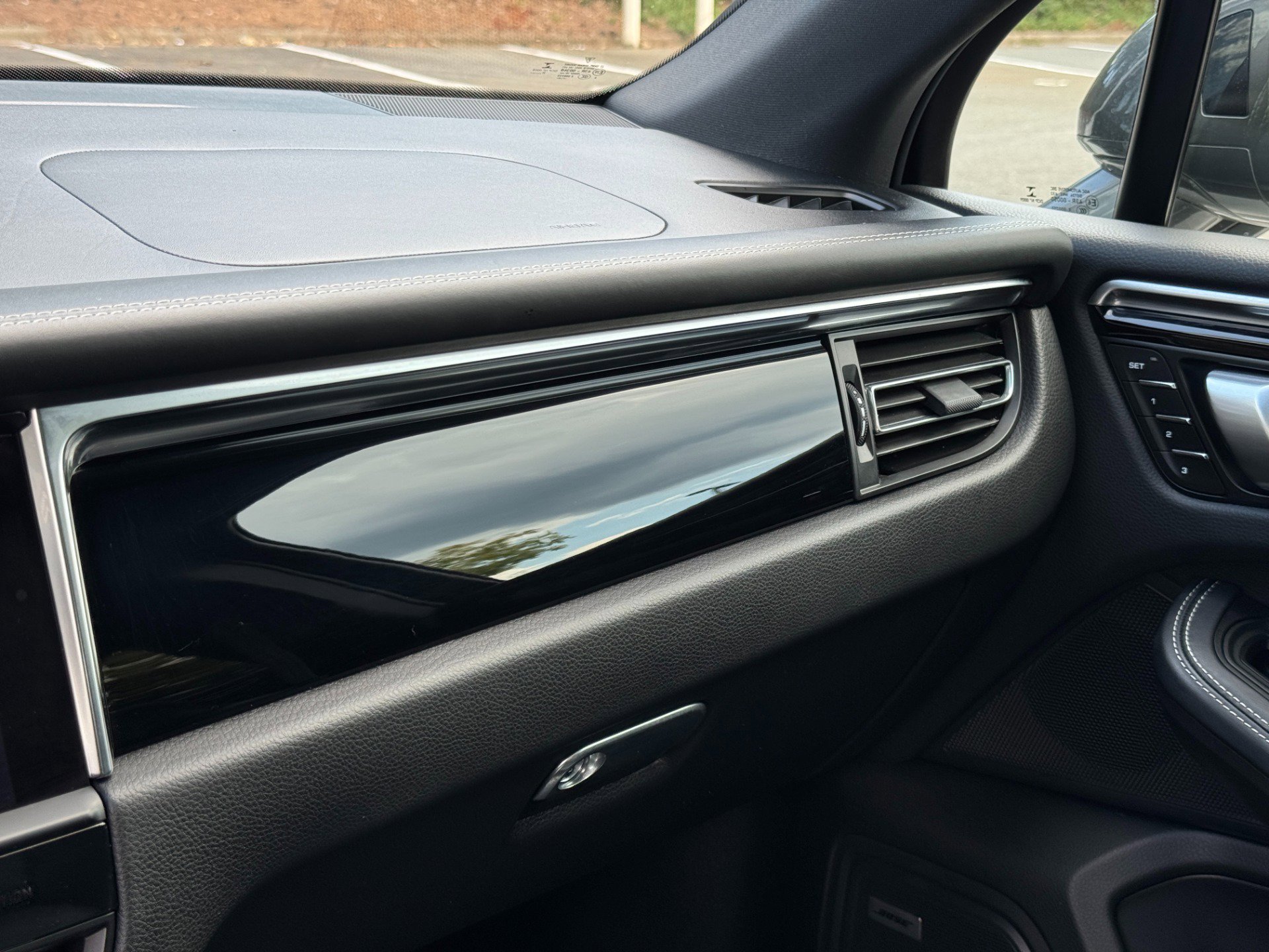 Used 2023 Porsche Macan image 37