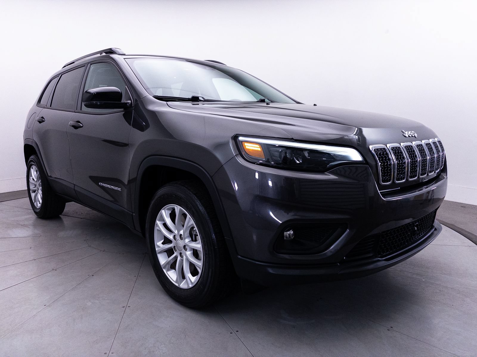 Used 2022 Jeep Cherokee Latitude Lux w/ Sun & Sound Group AWD/4WD image 13