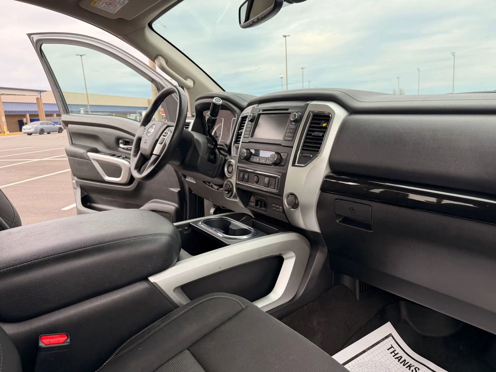 Used 2019 Nissan Titan SV w/ SV Convenience Package image 19