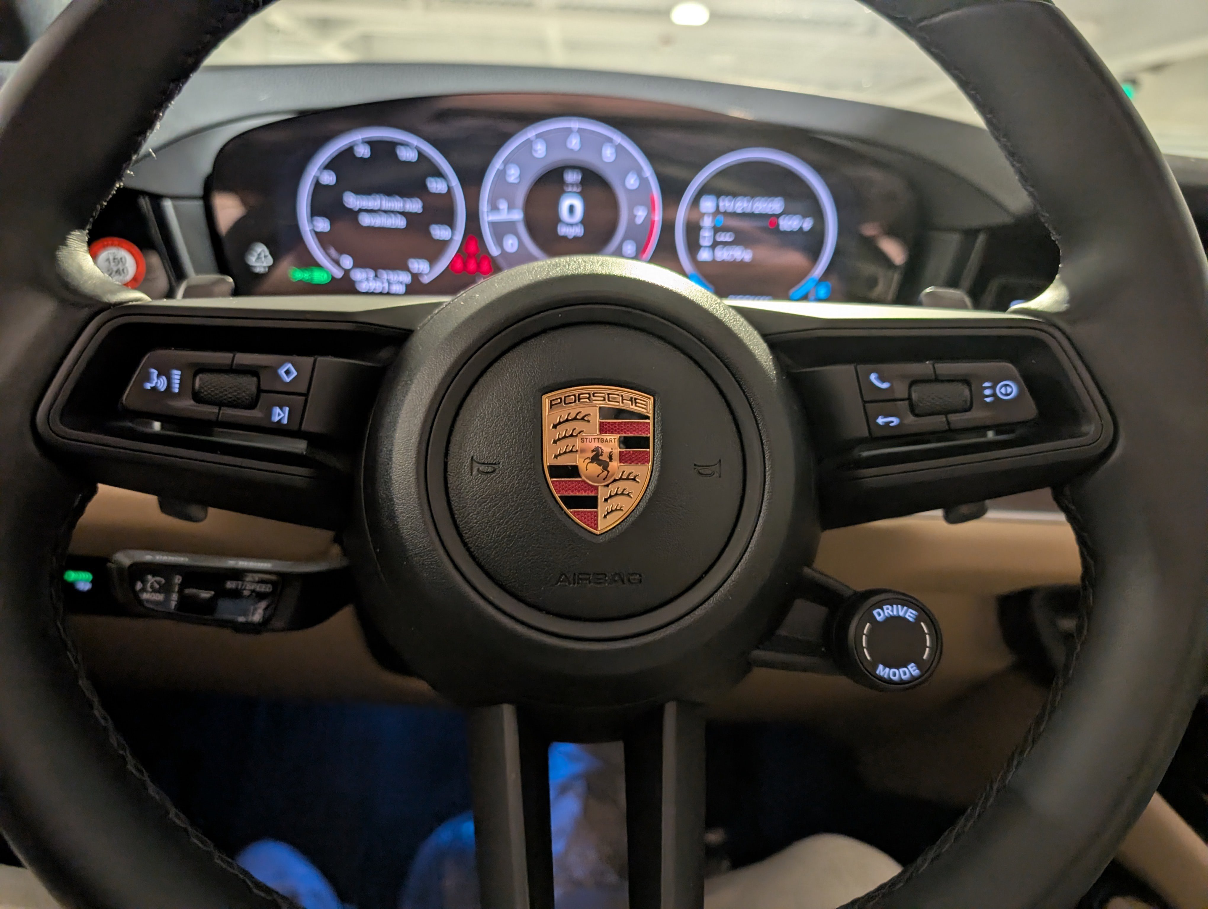 Used 2025 Porsche Cayenne image 31