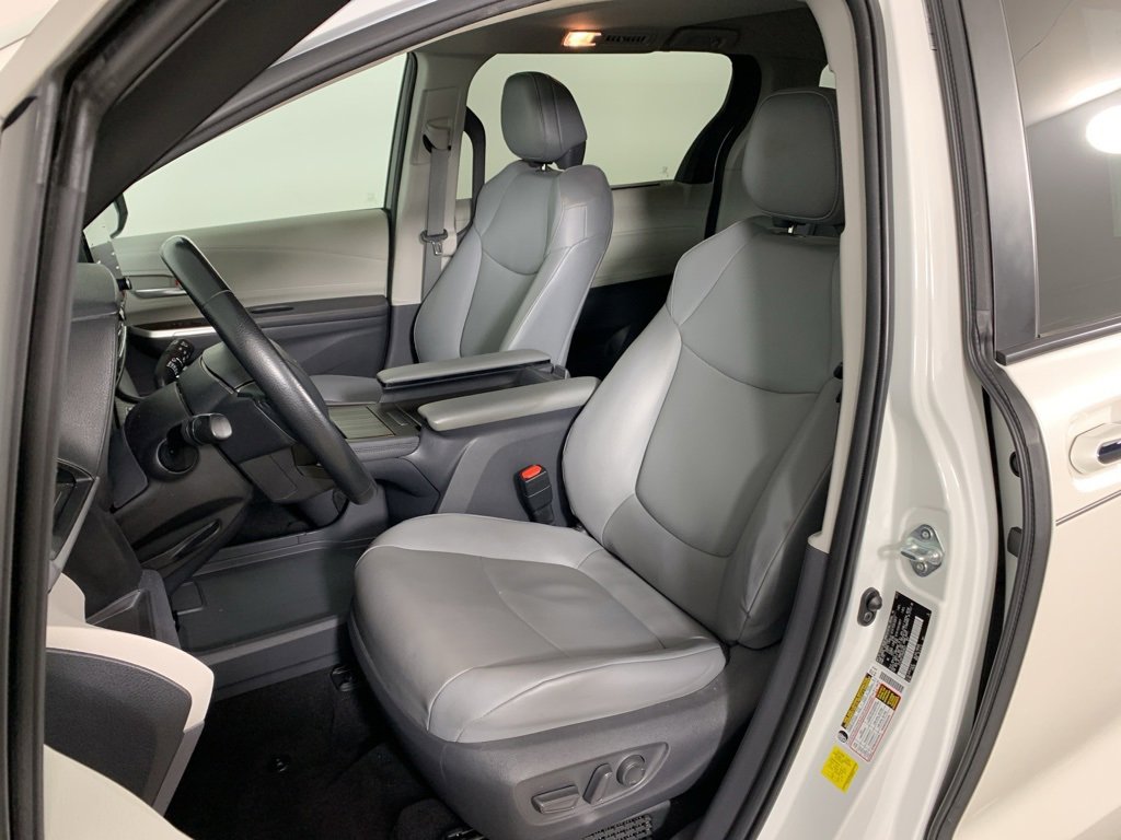 Used 2021 Toyota Sienna XLE w/ XLE Plus Package image 29