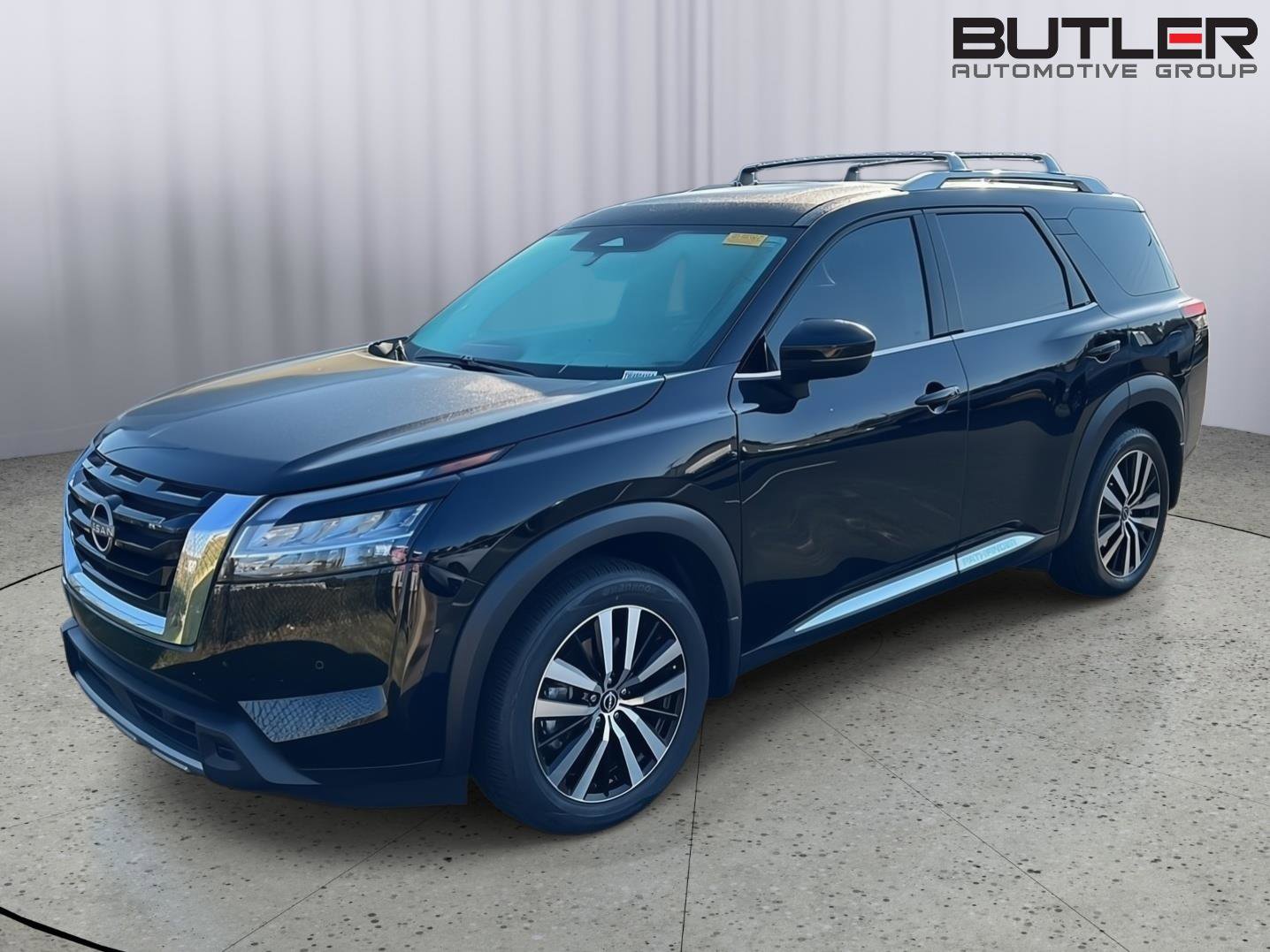 Used 2023 Nissan Pathfinder Platinum image 1