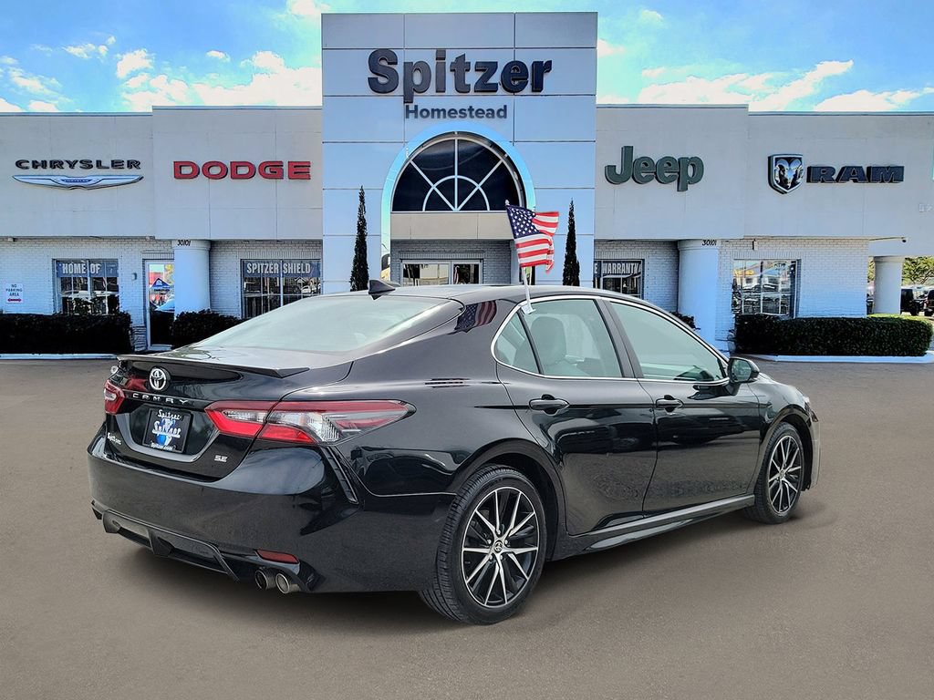 Used 2023 Toyota Camry SE FWD image 2