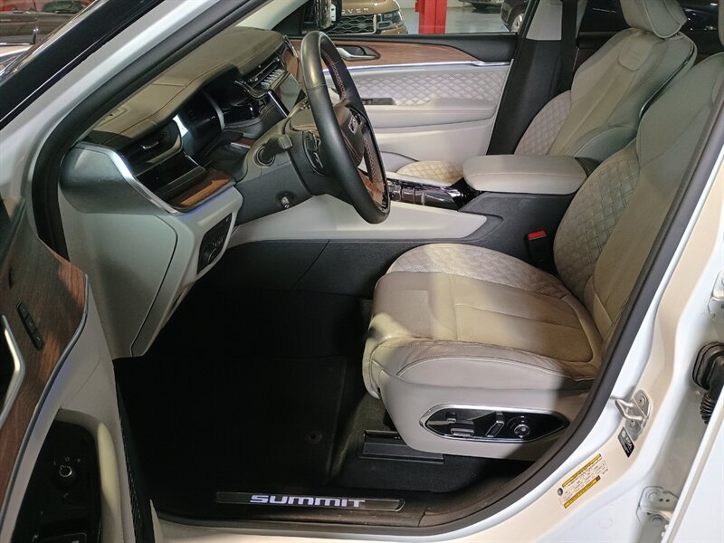Used 2022 Jeep Grand Cherokee Summit 4xe AWD/4WD image 12