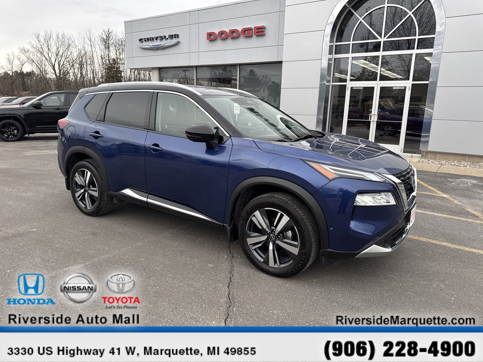 Used 2023 Nissan Rogue Platinum image 2