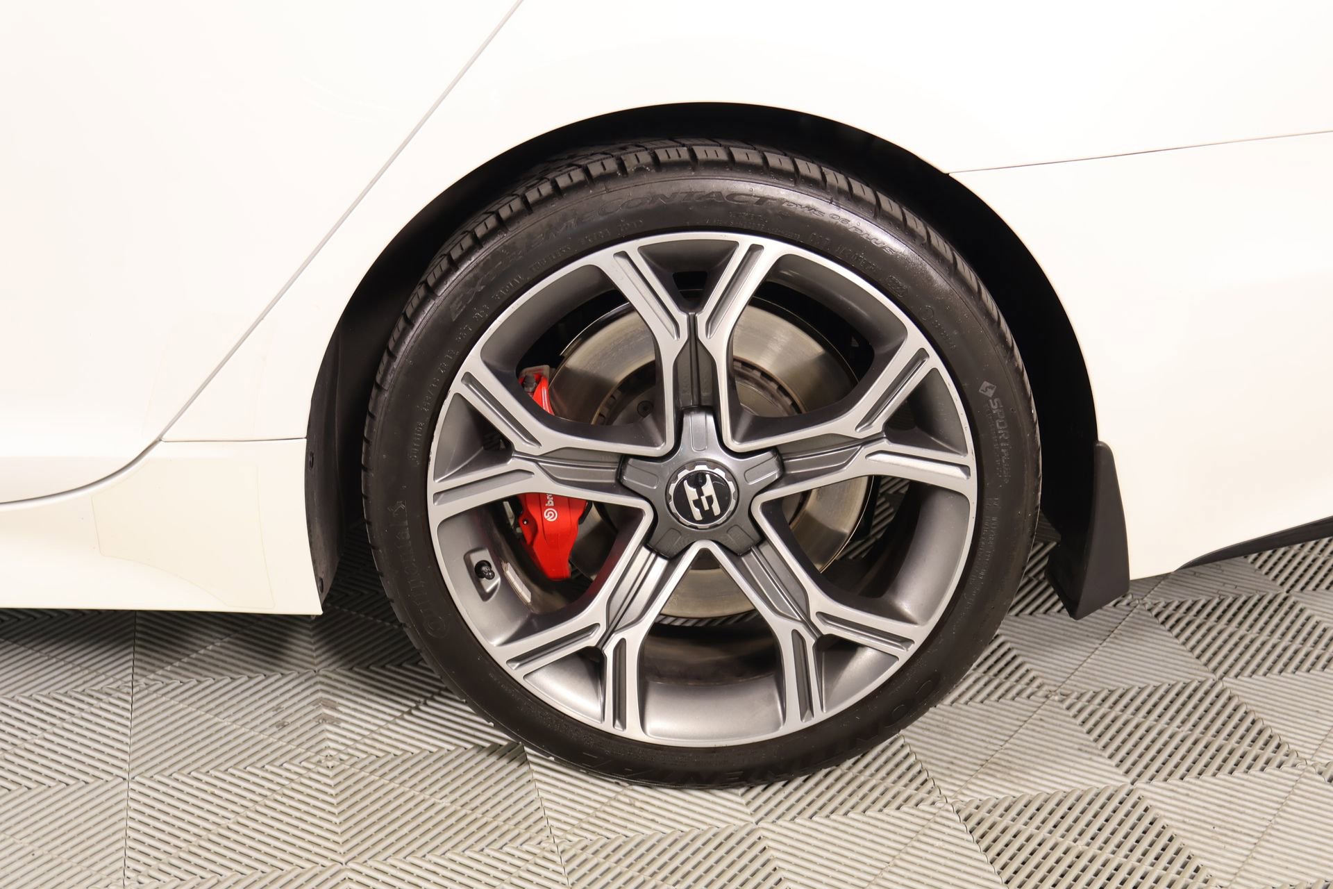 Used 2020 Kia Stinger GT1 RWD image 19