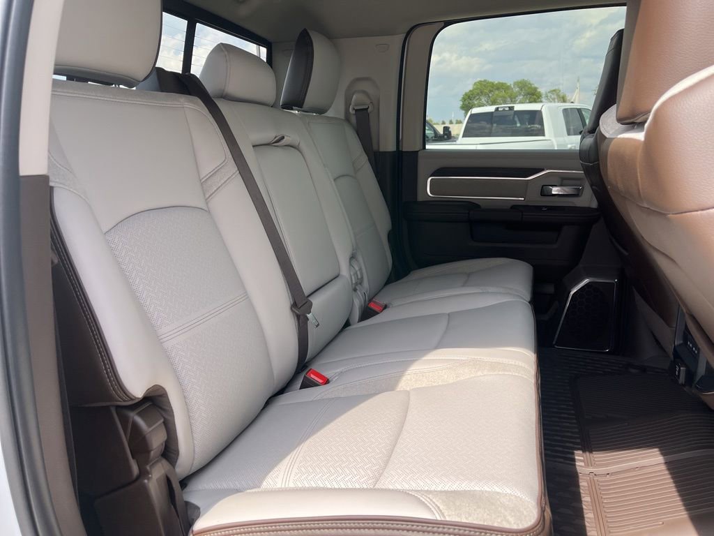New 2026 RAM 2500 Laramie AWD/4WD image 18