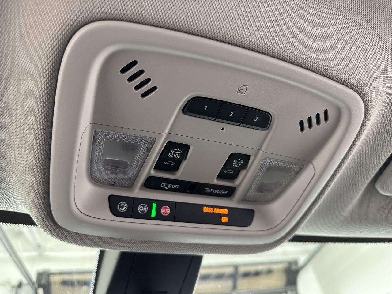 Used 2020 Chevrolet Traverse Premier image 34