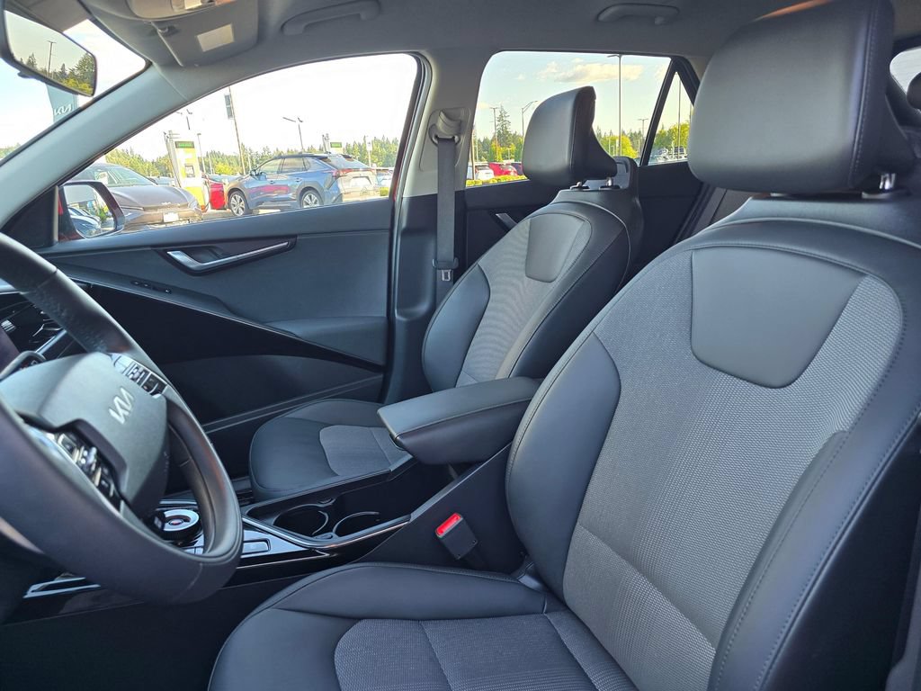 Certified 2023 Kia Niro Wind w/ Wind Preserve Package FWD image 12