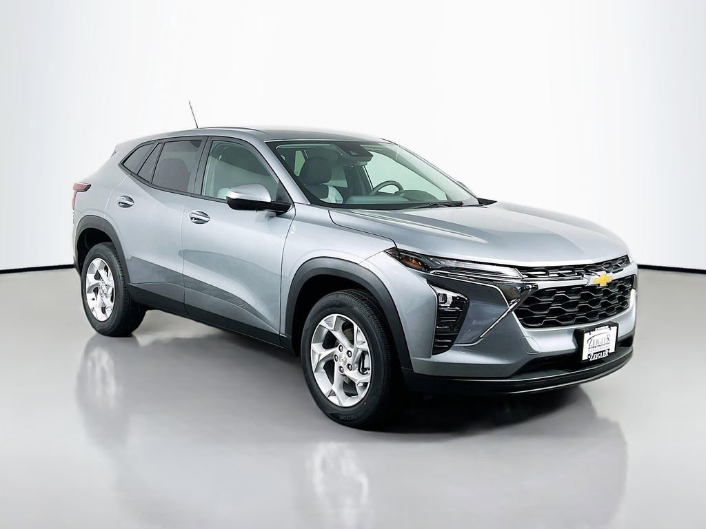 New 2026 Chevrolet Trax LS w/ LS Convenience Package FWD image 3