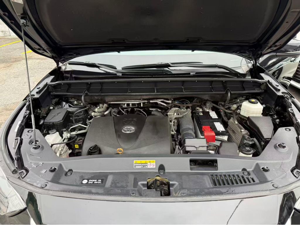 Used 2022 Toyota Highlander LE image 21