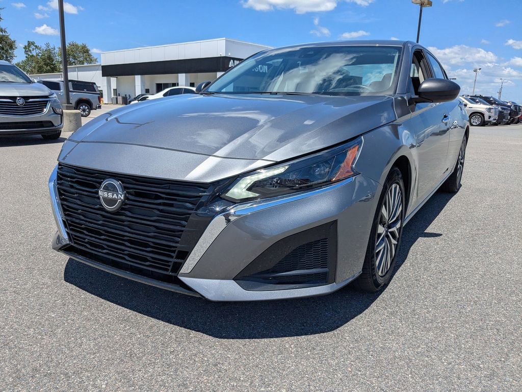 Used 2024 Nissan Altima 2.5 SV FWD image 8