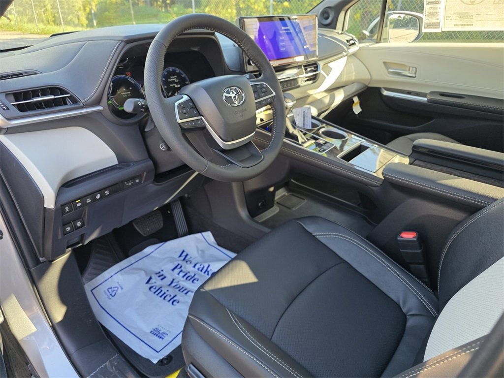 New 2025 Toyota Sienna Platinum image 27