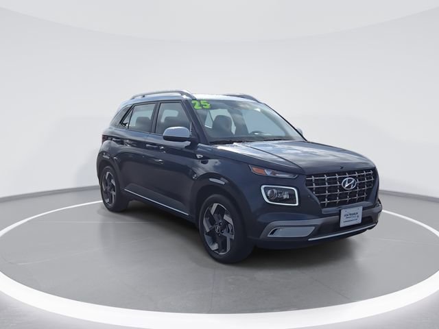 Used 2025 Hyundai Venue Limited image 2