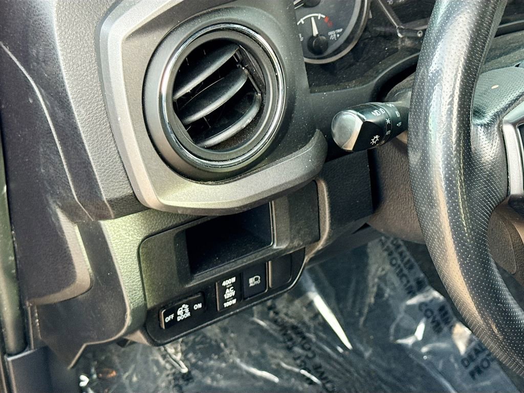 Used 2019 Toyota Tacoma TRD Sport image 10