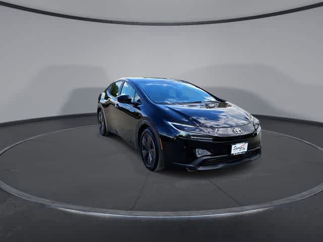 Used 2025 Toyota Prius LE FWD image 2