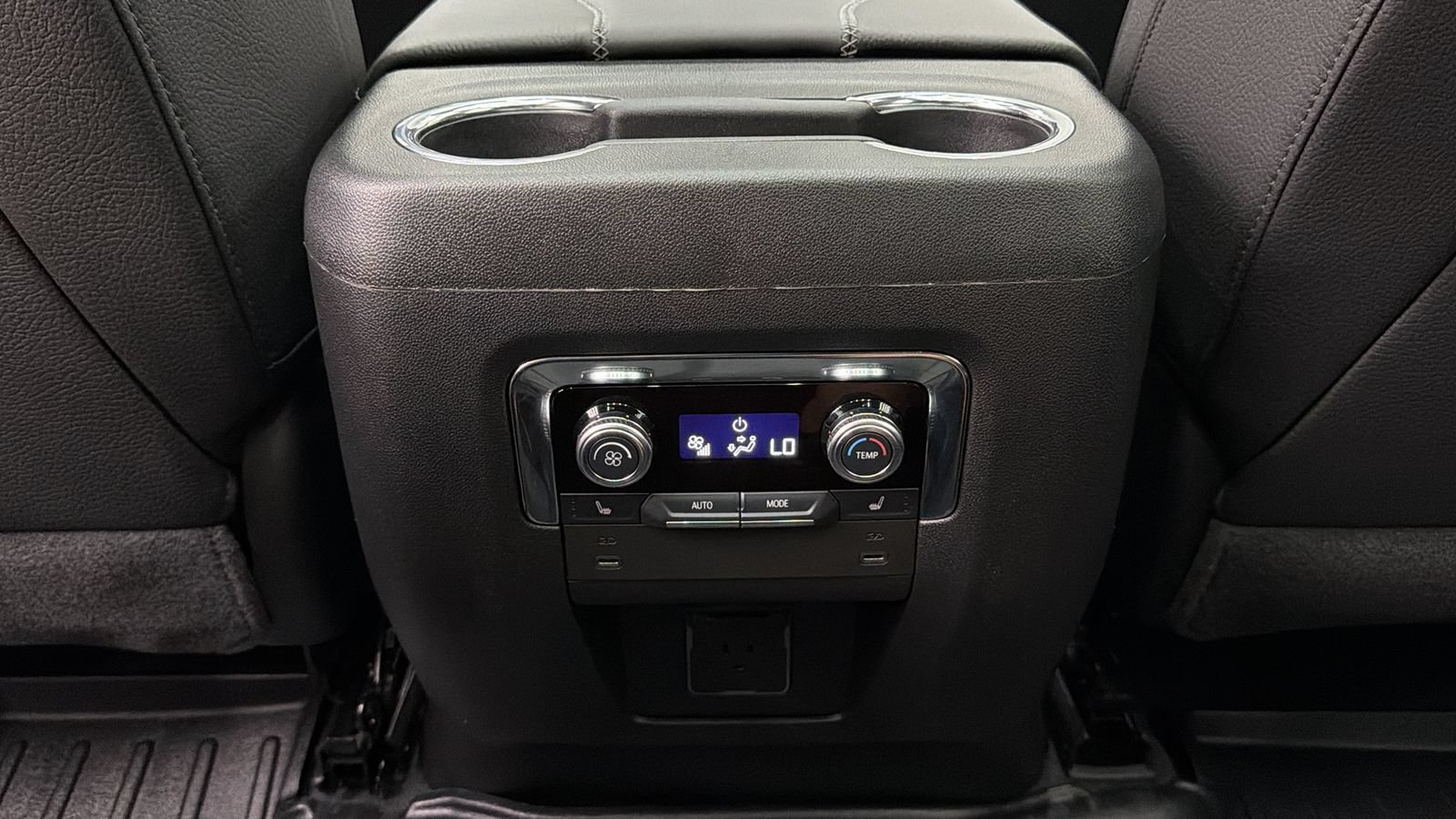 Used 2025 GMC Yukon XL Denali w/ Sun & Power Step Package AWD/4WD image 36