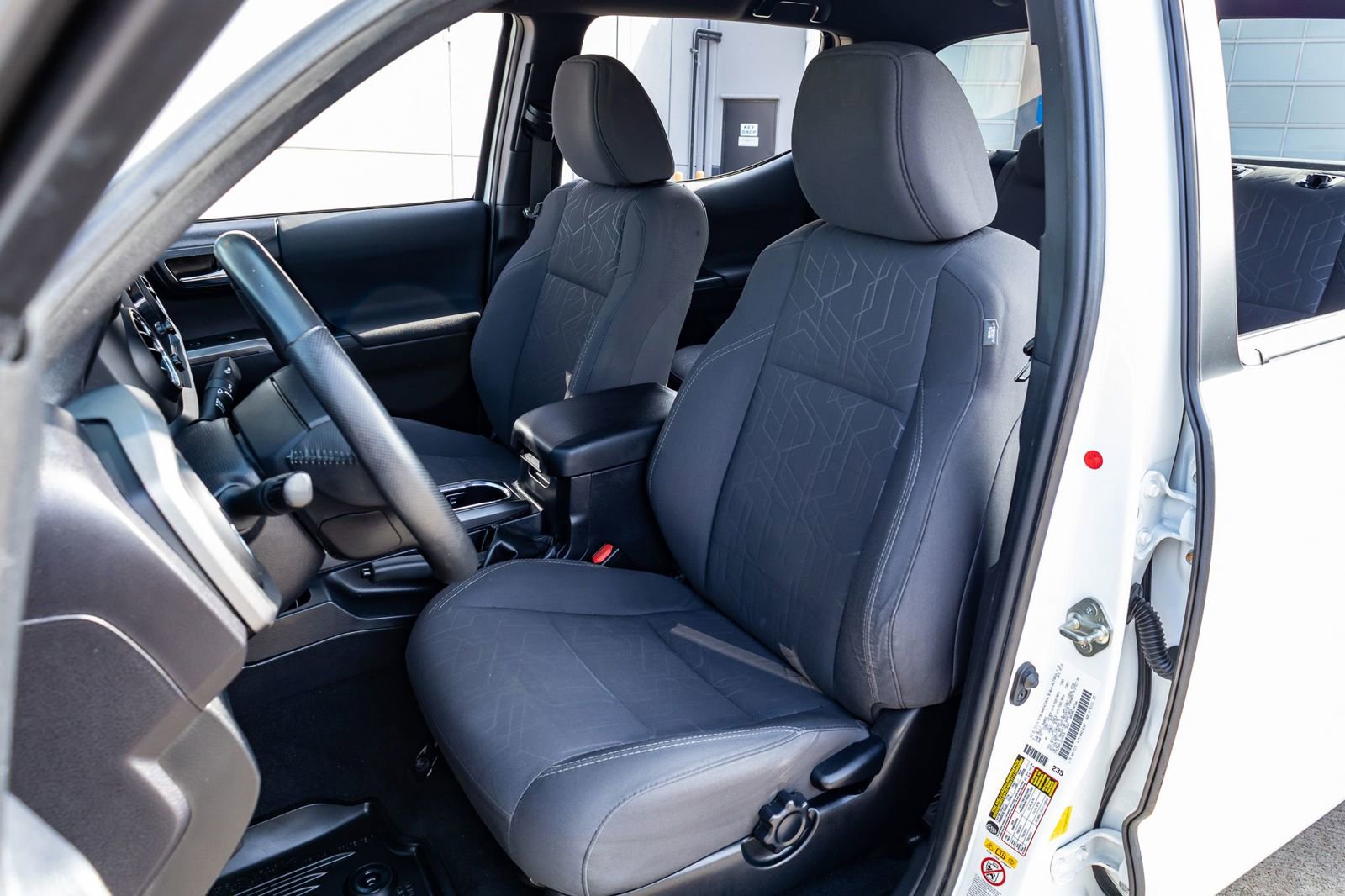 Used 2018 Toyota Tacoma TRD Off-Road w/ Technology Package image 28